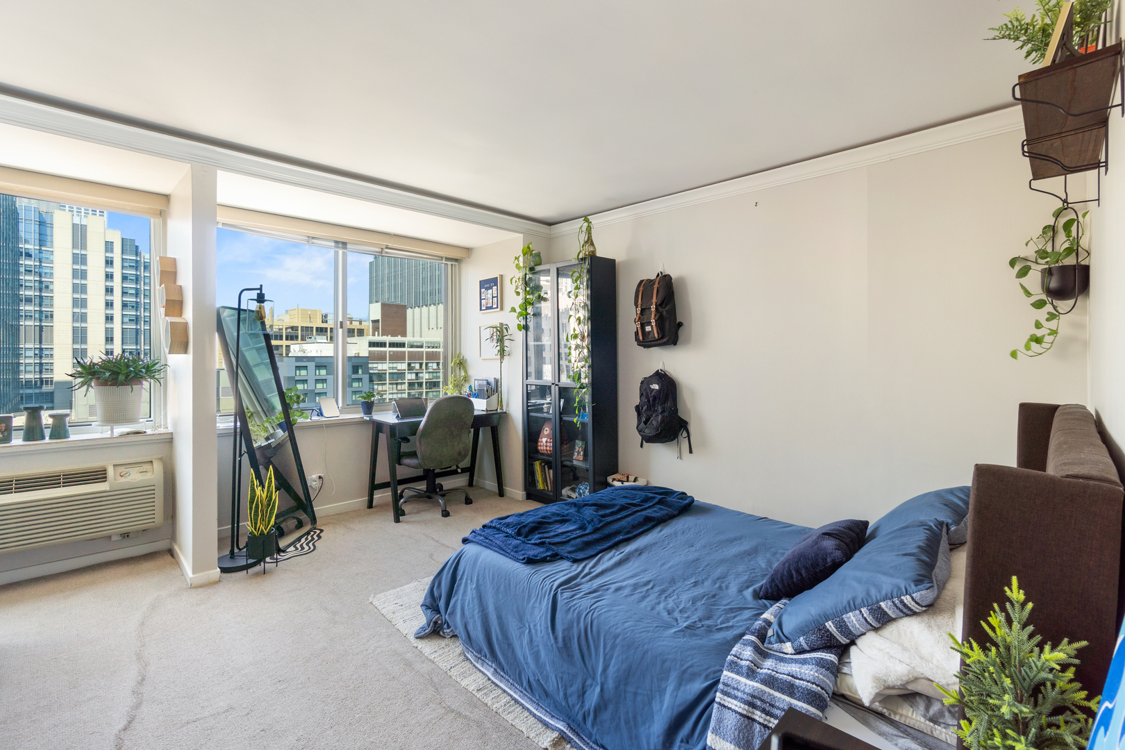 211 E Ohio Street 2806