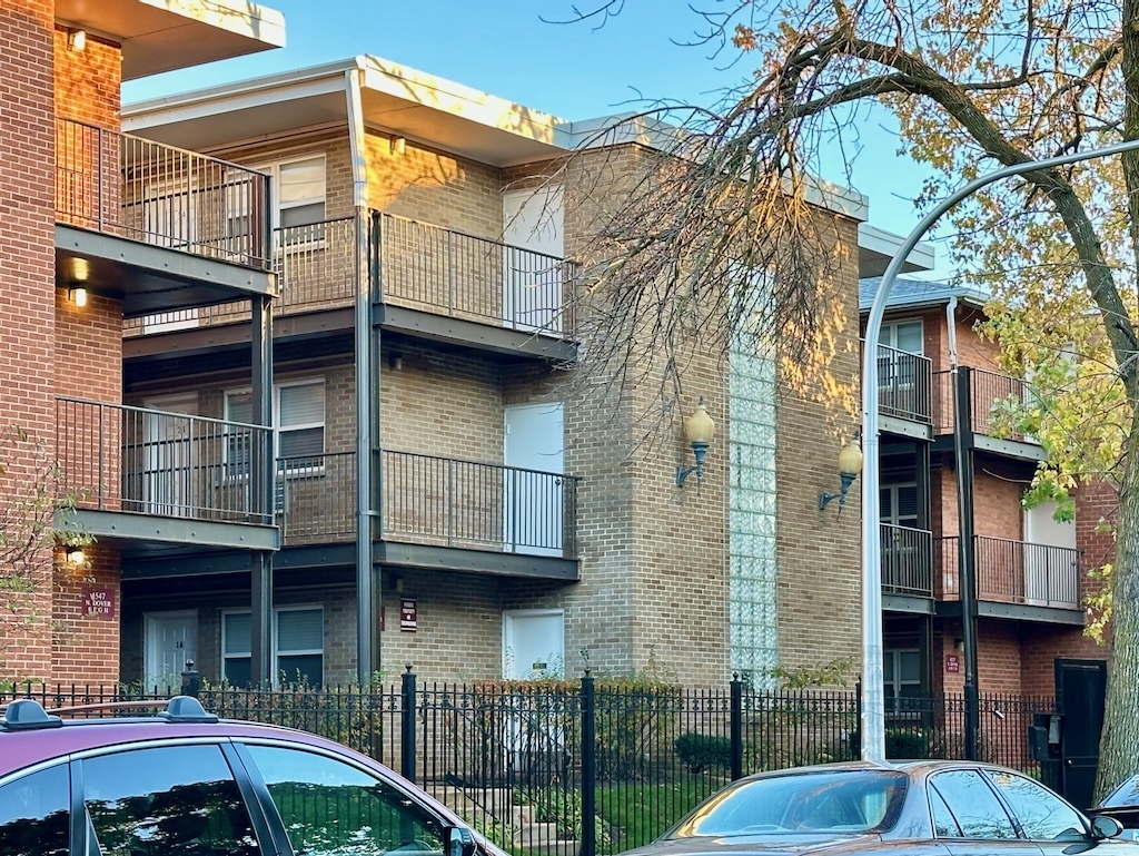 4543 N Dover Street 2F