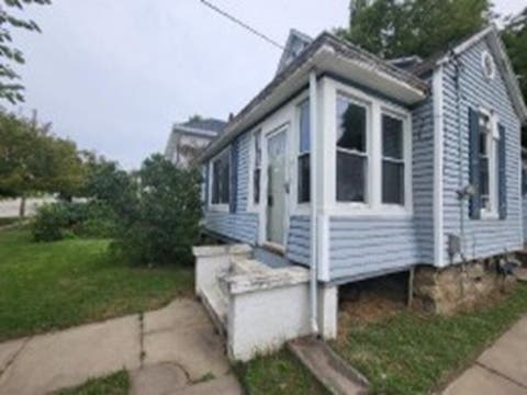 Tiny photo for 912 N Central Avenue, Burlington, IA 52601 (MLS # 12720143)