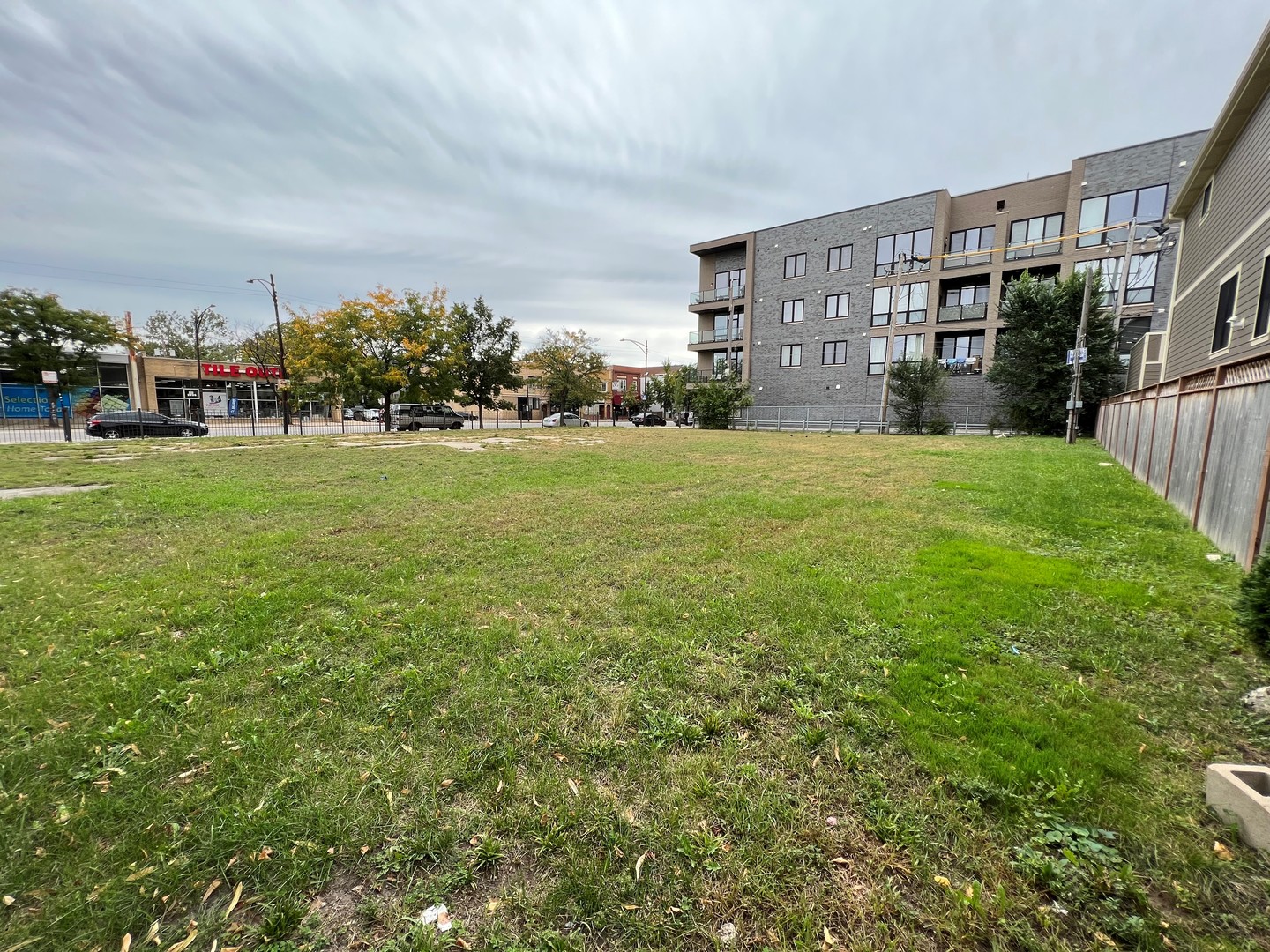 2429-2431 W Fullerton Avenue