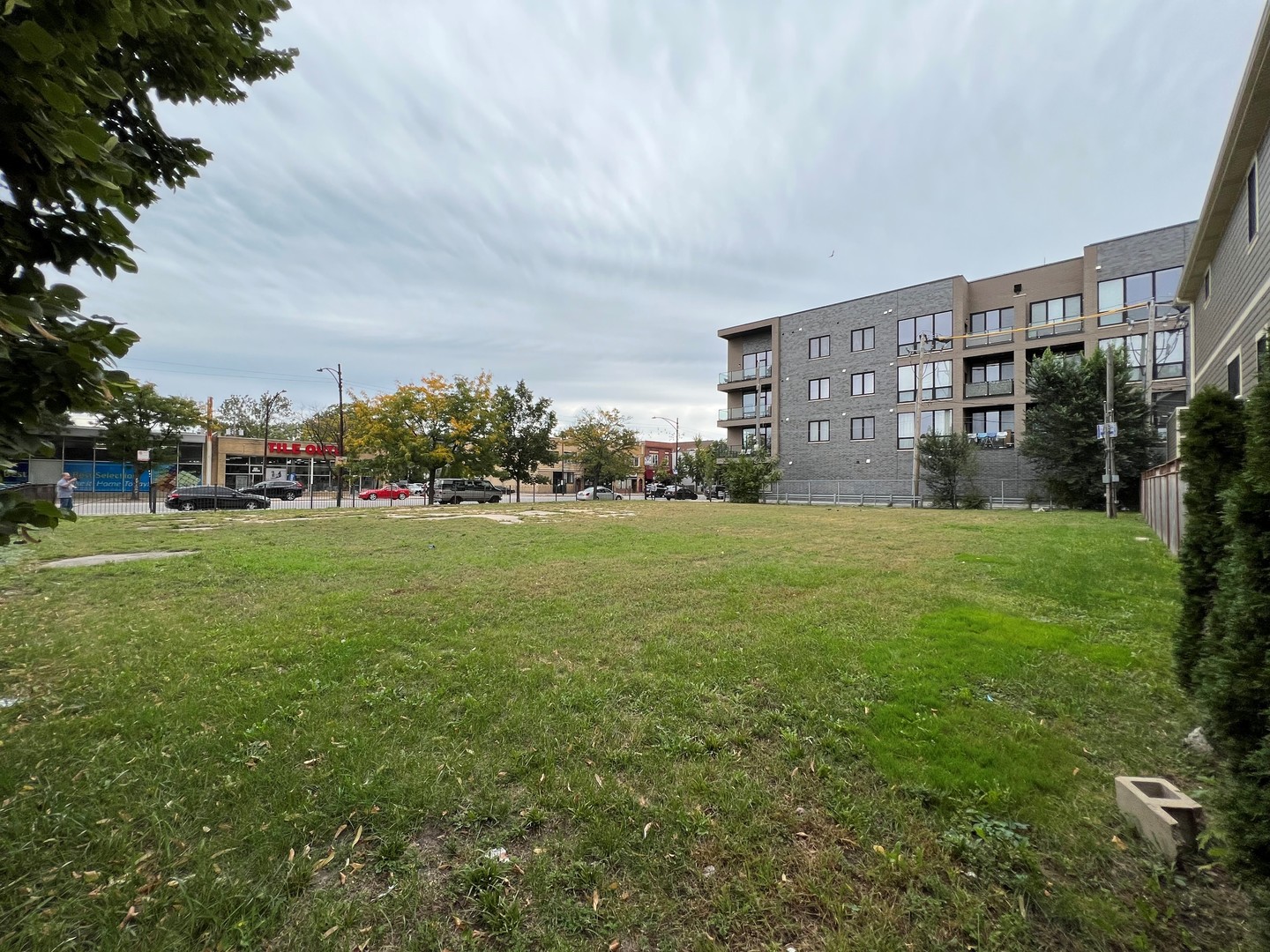 2429-2431 W Fullerton Avenue