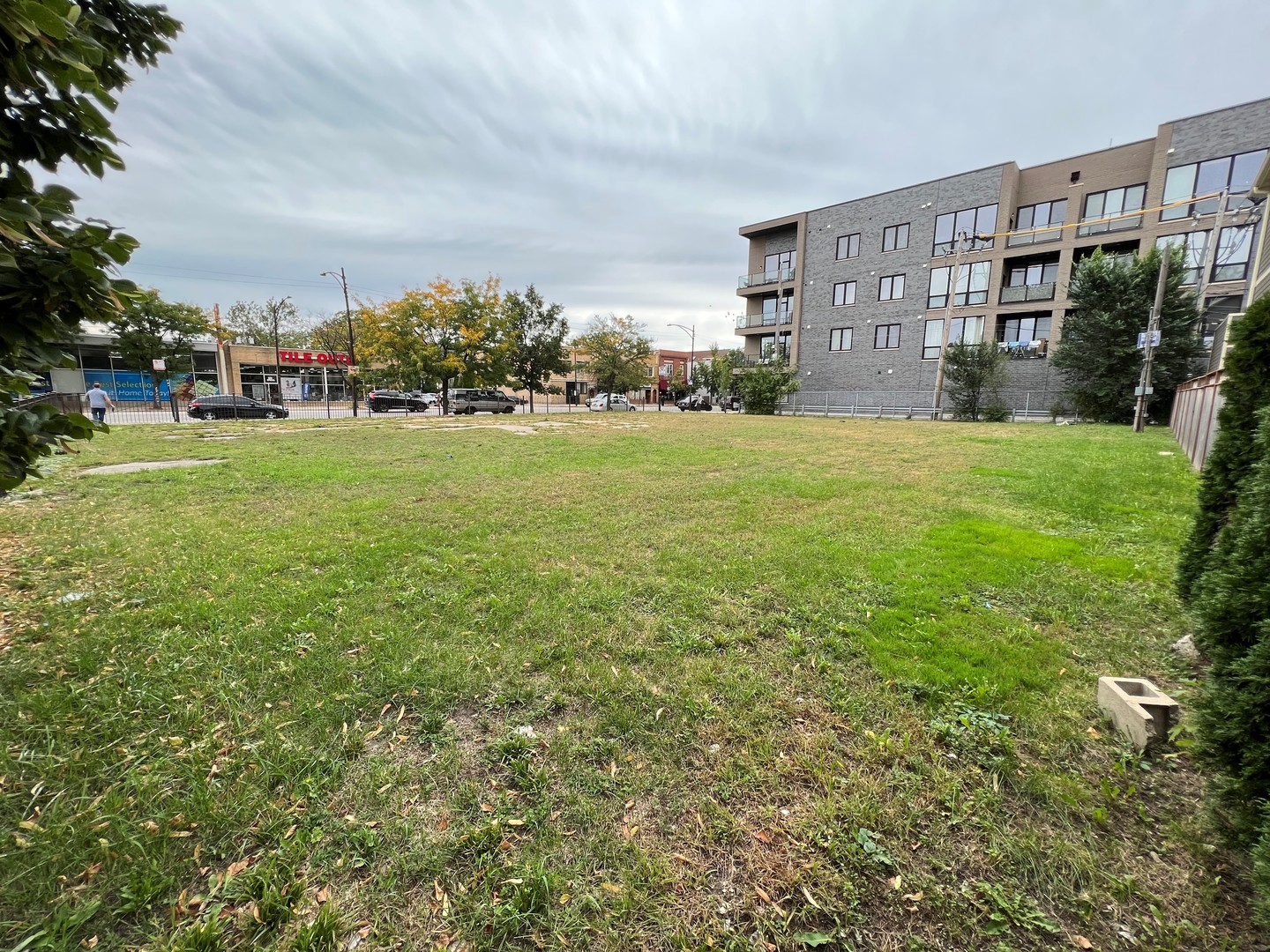 2429-2431 W Fullerton Avenue