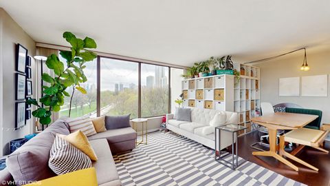 Tiny photo for 2800 N Lake Shore Drive #502, Chicago, IL 60657 (MLS # 12463507)