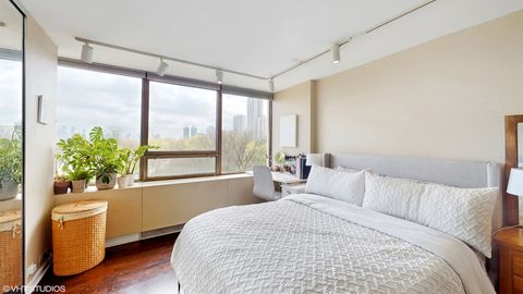 Tiny photo for 2800 N Lake Shore Drive #502, Chicago, IL 60657 (MLS # 12463507)