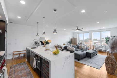 Tiny photo for 1317 N Larrabee Street #305, Chicago, IL 60610 (MLS # 12478388)