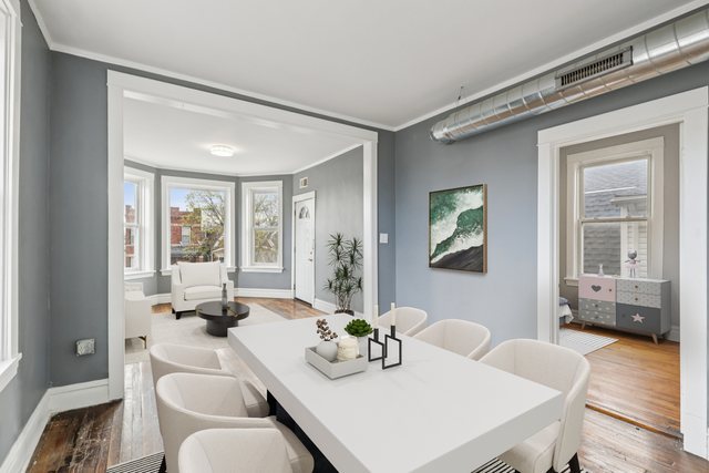 956 N TRUMBULL Avenue