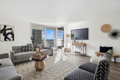 Tiny photo for 6033 N Sheridan Road #36G, Chicago, IL 60660 (MLS # 12497817)