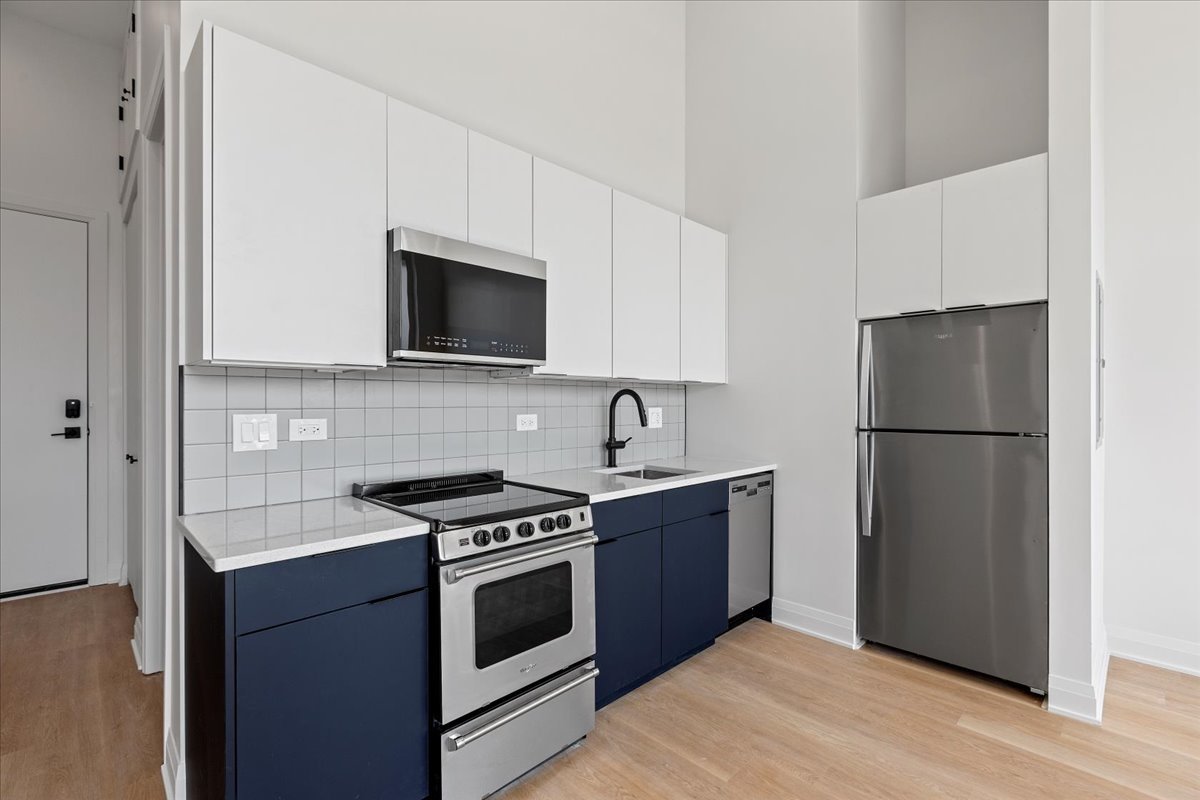 1934 W North Avenue 301