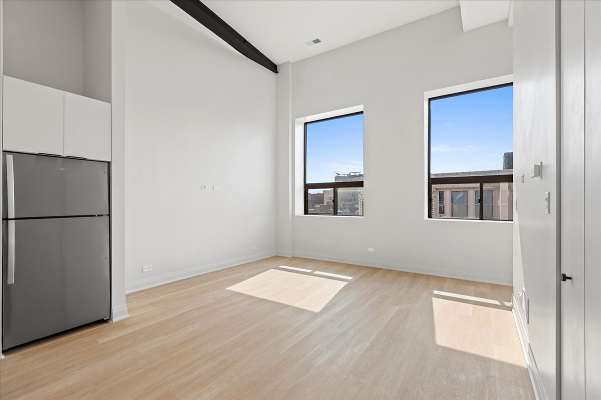 1934 W North Avenue 301