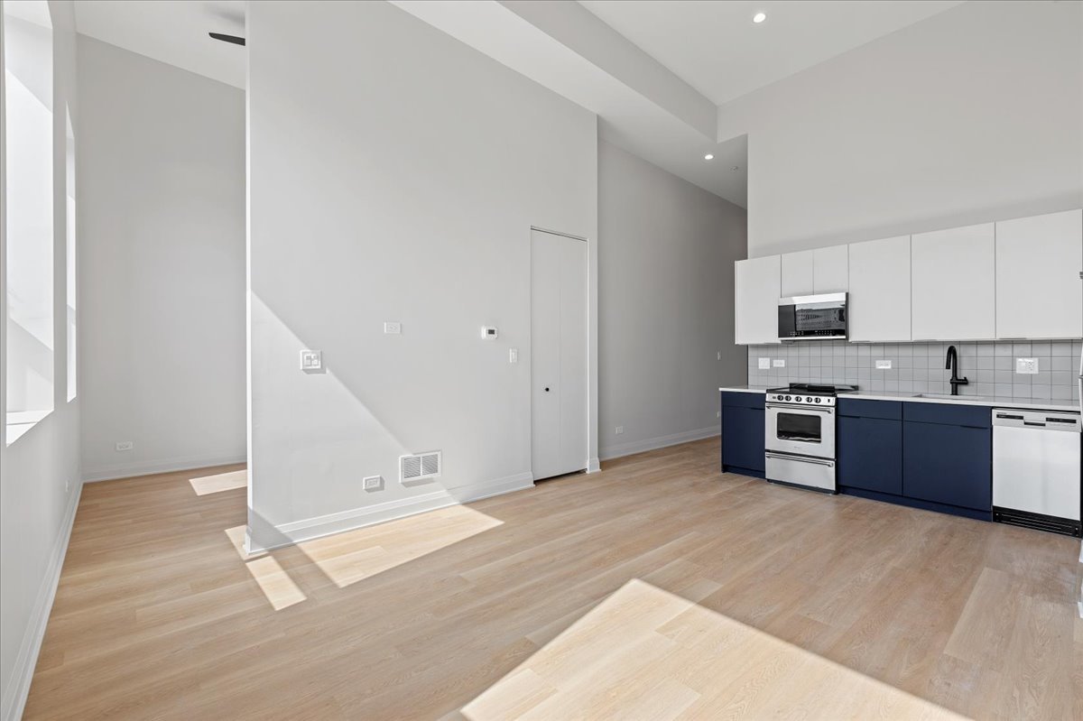 1934 W North Avenue 301