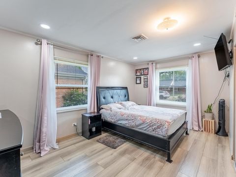 Tiny photo for 920 Suffolk Avenue, Westchester, IL 60154 (MLS # 12442476)