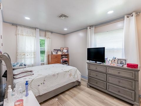 Tiny photo for 920 Suffolk Avenue, Westchester, IL 60154 (MLS # 12442476)