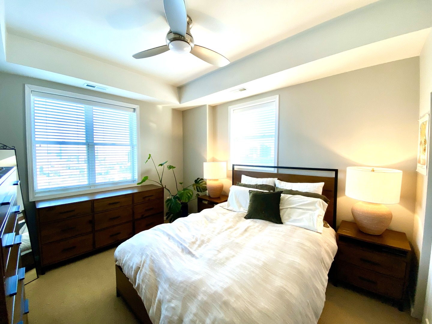 828 W Grace Street 1208