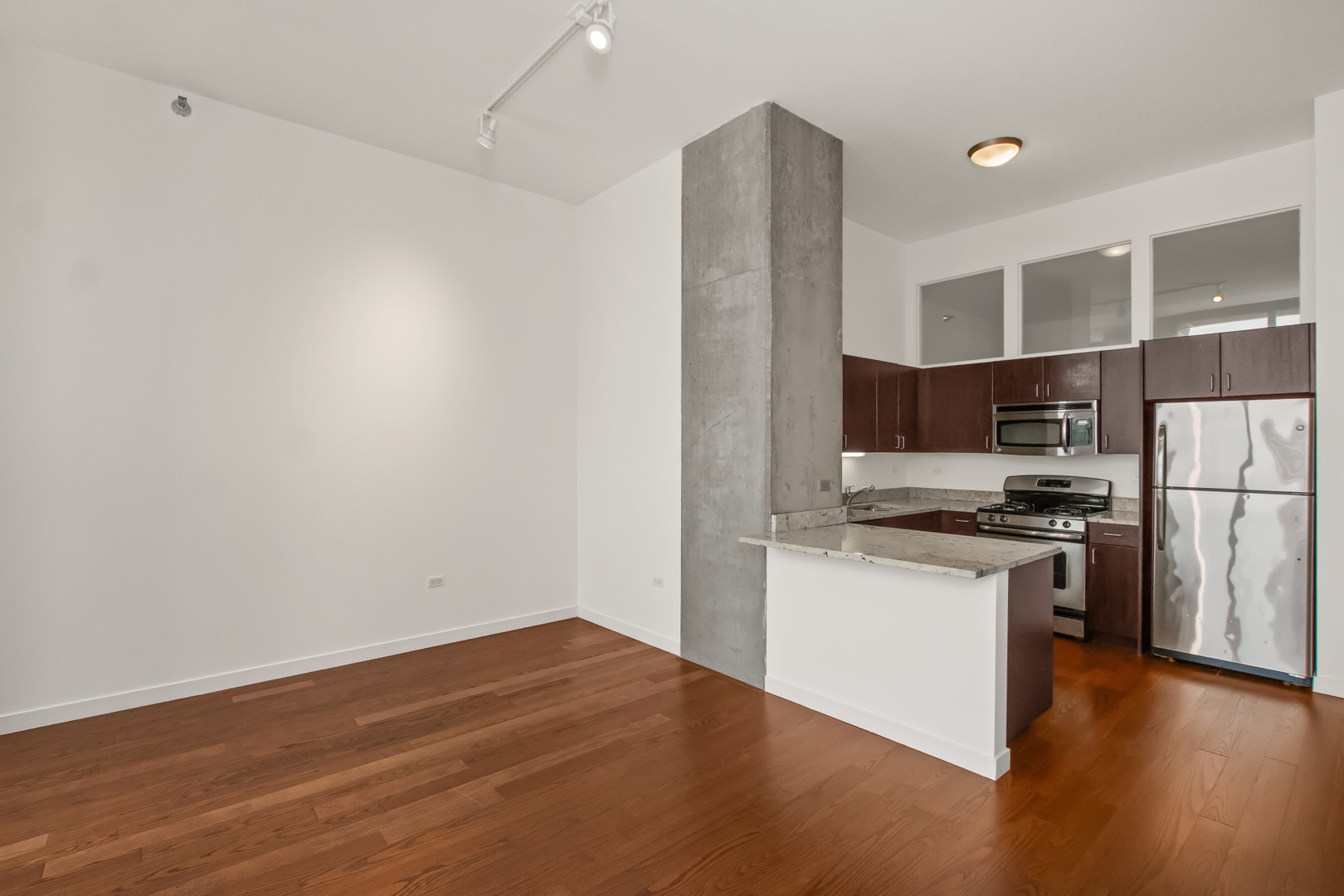 235 W VAN BUREN Street 4616