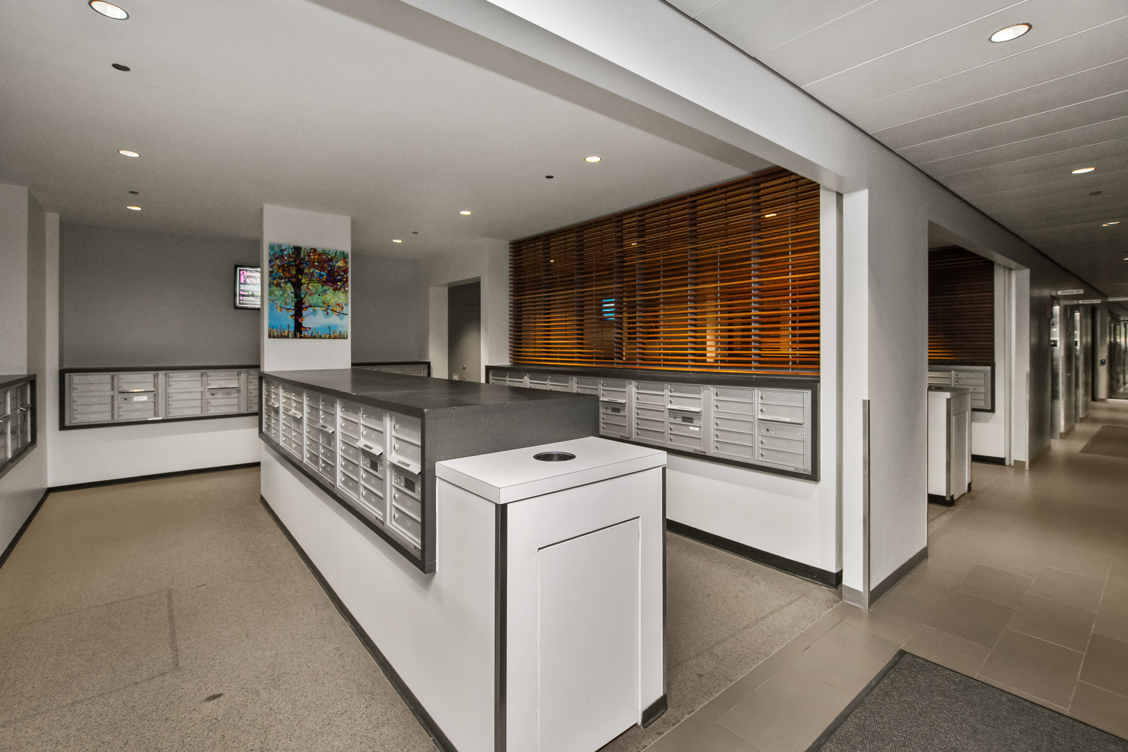 235 W VAN BUREN Street 4616