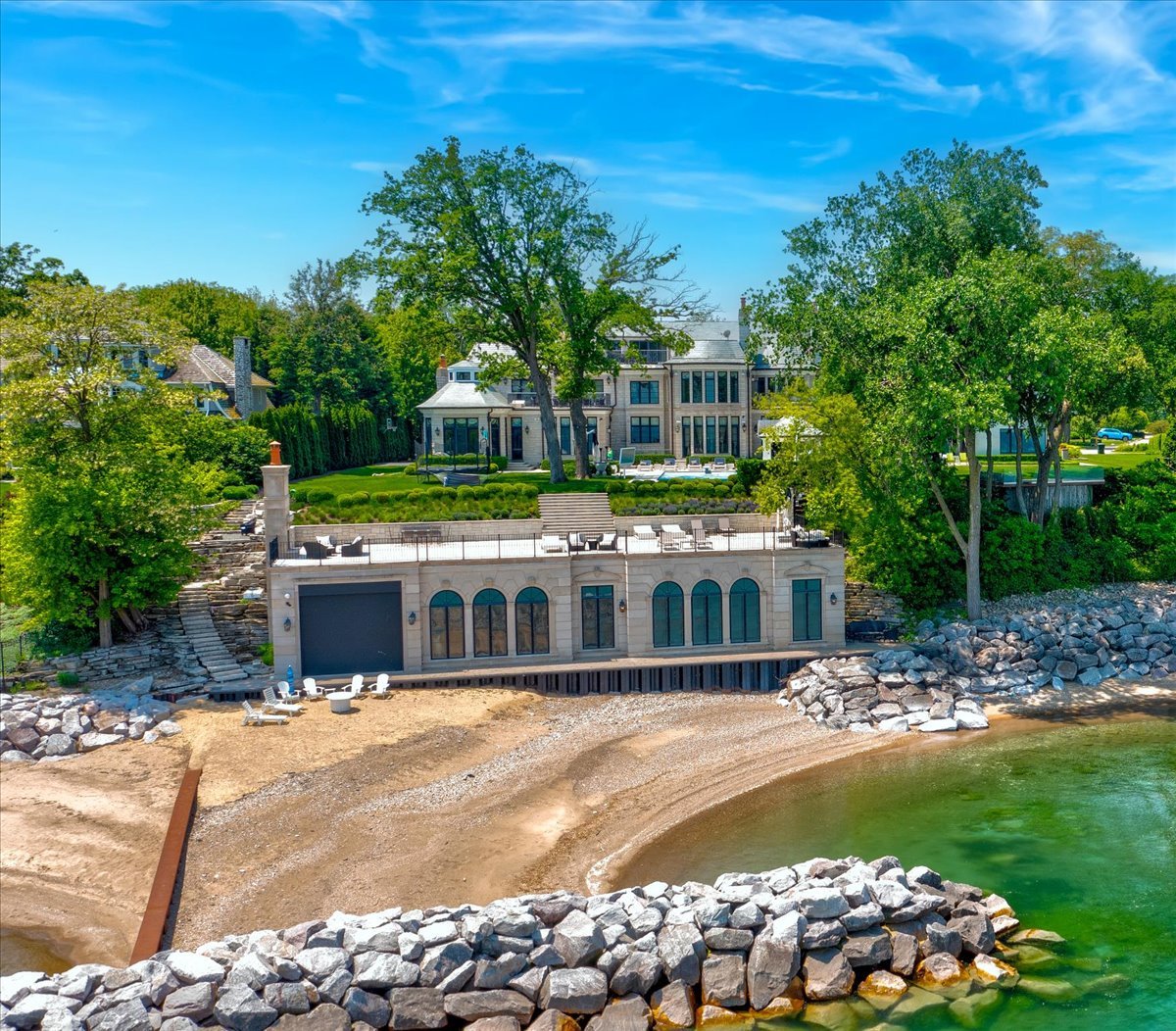 319 SHERIDAN Road