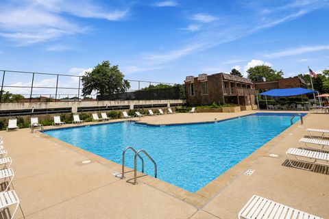Tiny photo for 925 Spring Hill Drive #212, Northbrook, IL 60062 (MLS # 12688701)