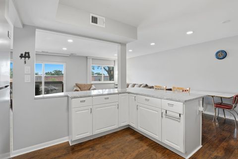 Tiny photo for 925 Spring Hill Drive #212, Northbrook, IL 60062 (MLS # 12688701)