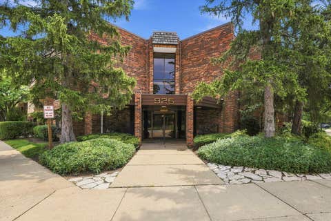 Photo of 925 Spring Hill Drive #212, Northbrook, IL 60062 (MLS # 12688701)