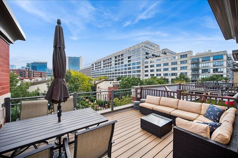 Tiny photo for 634 W Oak Street, Chicago, IL 60610 (MLS # 12503666)