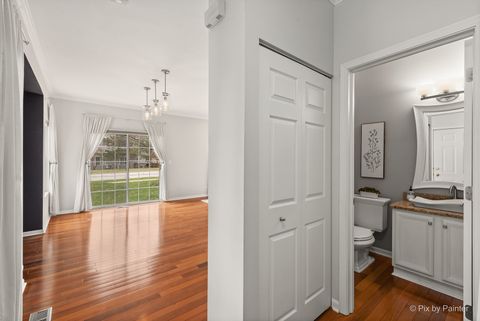 Tiny photo for 350 Windsor Court #B, South Elgin, IL 60177 (MLS # 12596088)