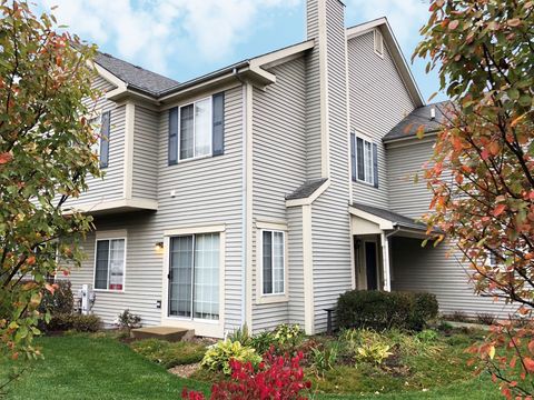 Tiny photo for 350 Windsor Court #B, South Elgin, IL 60177 (MLS # 12596088)