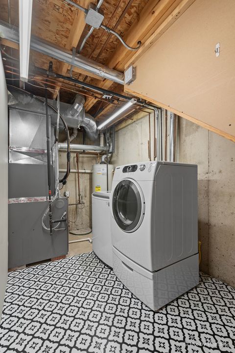 Tiny photo for 350 Windsor Court #B, South Elgin, IL 60177 (MLS # 12596088)