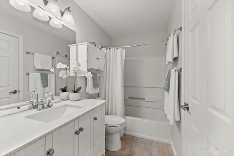 Tiny photo for 350 Windsor Court #B, South Elgin, IL 60177 (MLS # 12596088)