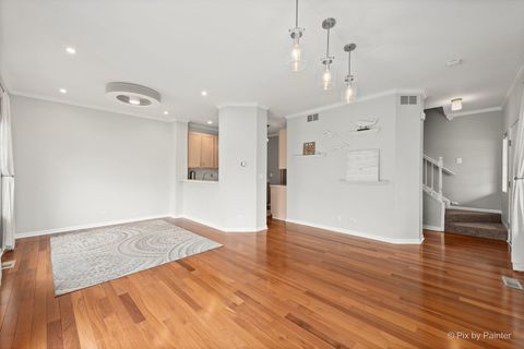 Tiny photo for 350 Windsor Court #B, South Elgin, IL 60177 (MLS # 12596088)