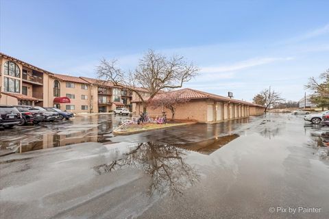 Tiny photo for 21W581 North Avenue #58, Lombard, IL 60148 (MLS # 12535473)