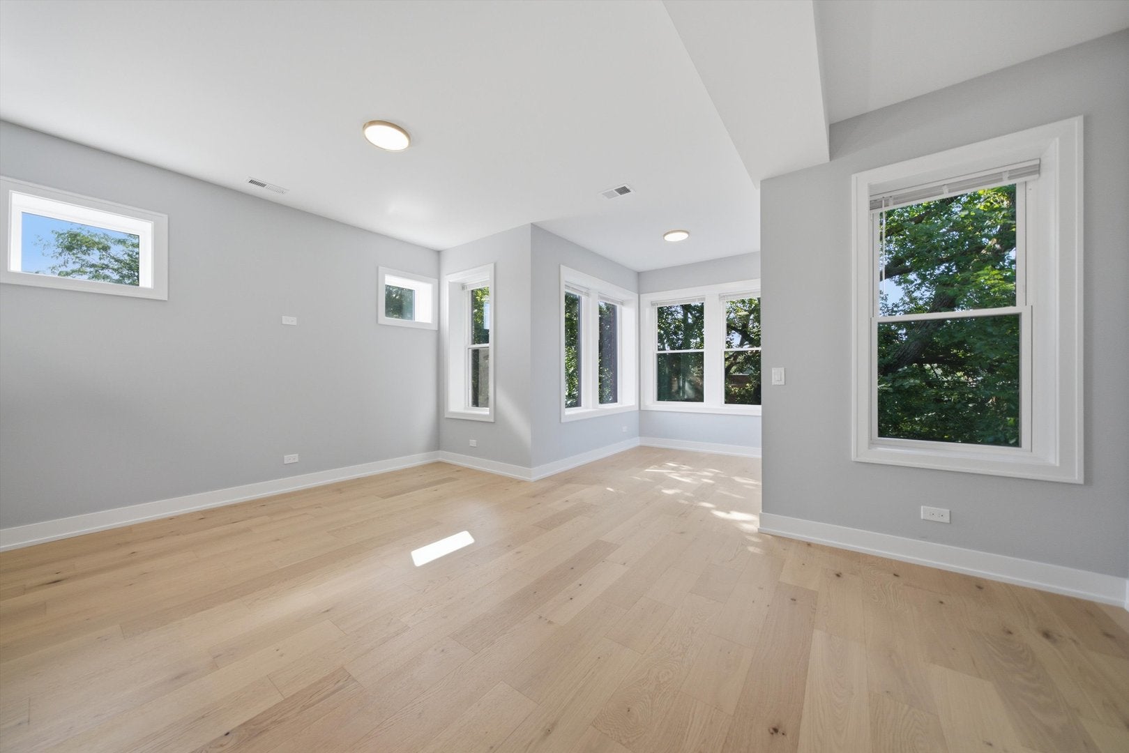 2442 W Wilson Avenue 3