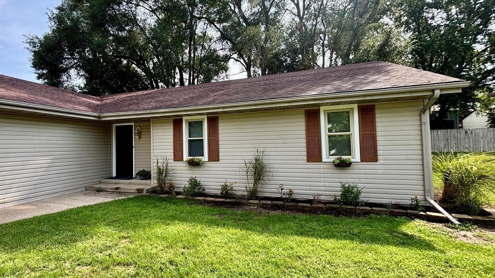 7733 Edwin Lane