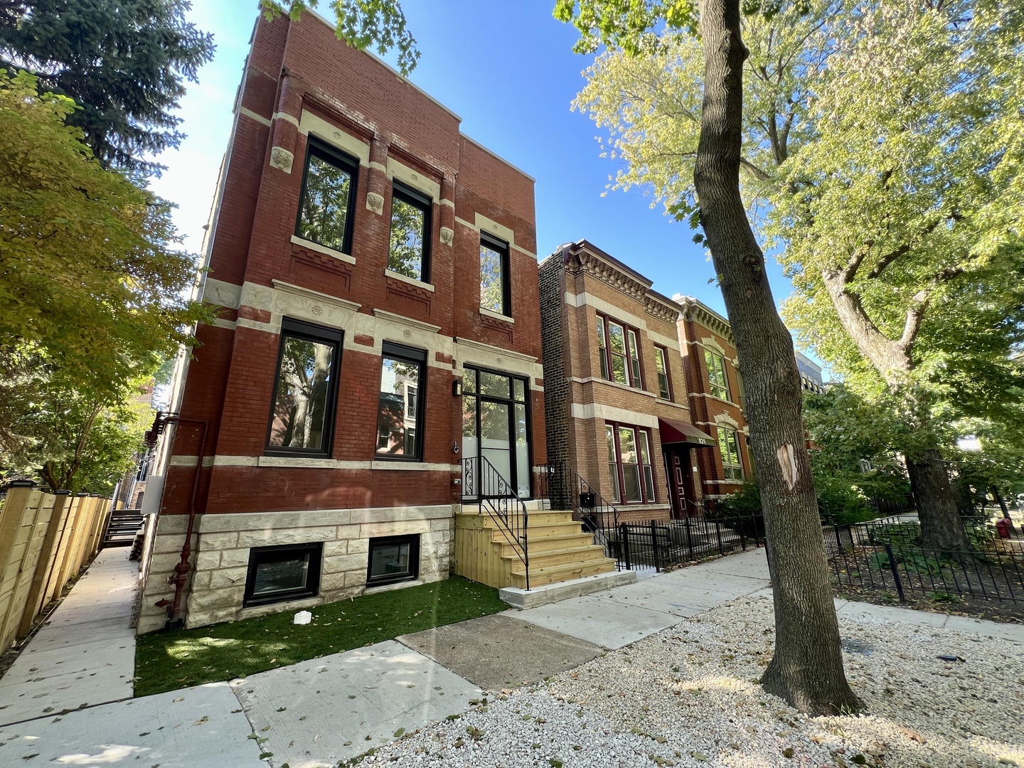 822 N Winchester Avenue 1R