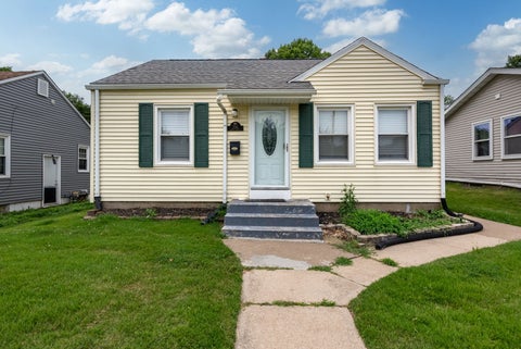 Photo of 728 24th Street, Bettendorf, IA 52722 (MLS # 12743612)