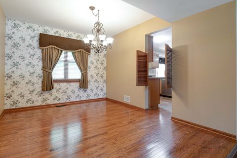 Tiny photo for 1889 Mcrae Lane, Mundelein, IL 60060 (MLS # 12683281)