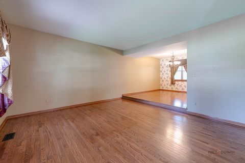 Tiny photo for 1889 Mcrae Lane, Mundelein, IL 60060 (MLS # 12683281)