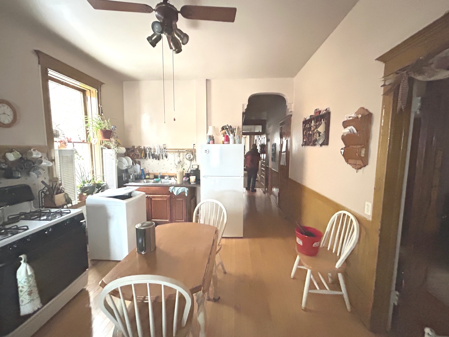 2042 W Walton Street