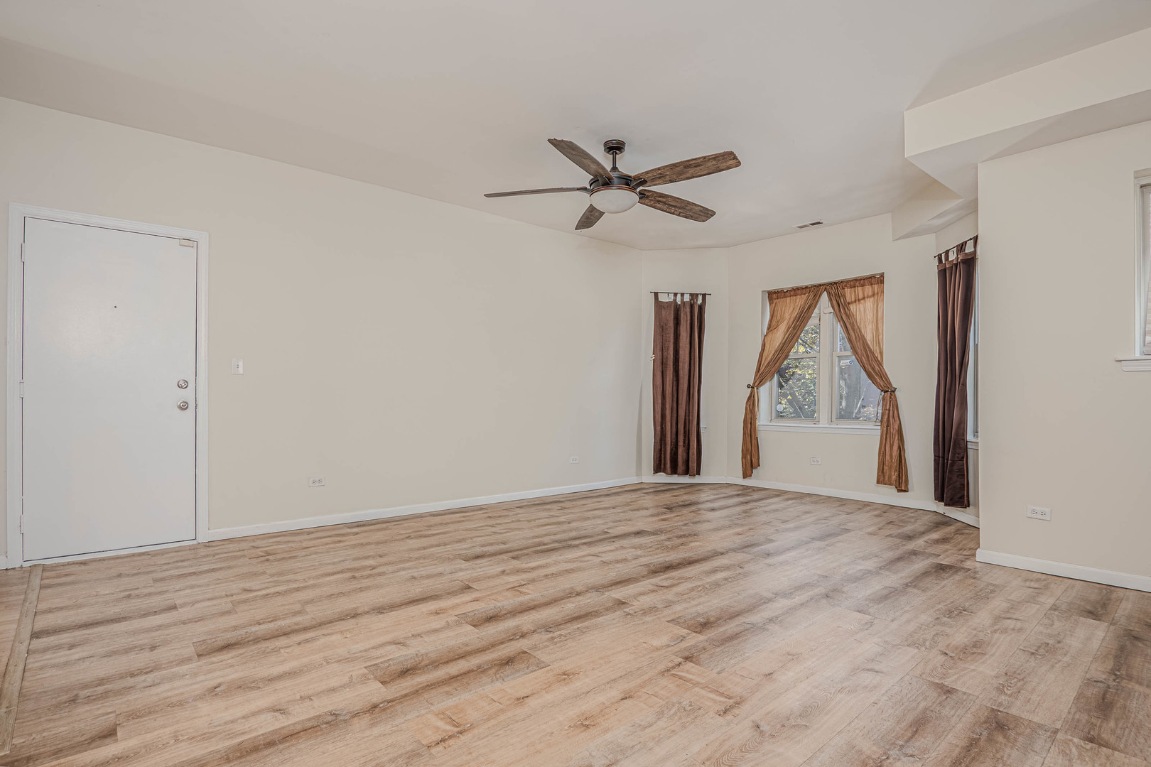 7037 S Crandon Avenue 219