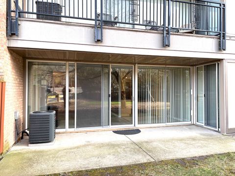 Tiny photo for 6010 Oakwood Drive #1H, Lisle, IL 60532 (MLS # 12614829)