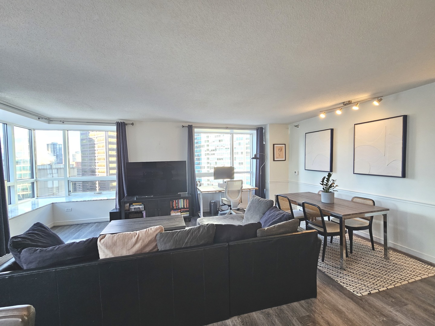 512 N McClurg Court 2210