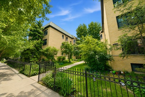 Tiny photo for 1425 W Summerdale Avenue #2AB, Chicago, IL 60640 (MLS # 12668299)