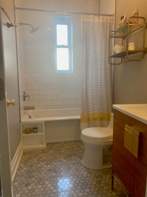 2439 W Gunnison Street 3