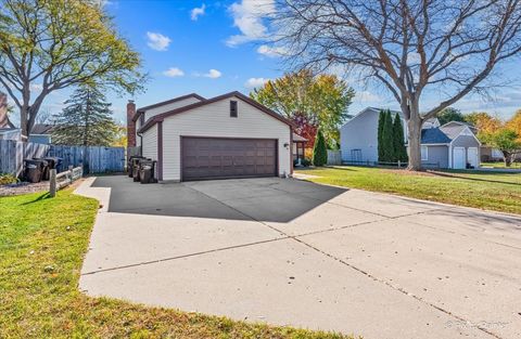 Tiny photo for 1035 Shadowood Lane, Crystal Lake, IL 60014 (MLS # 12502326)