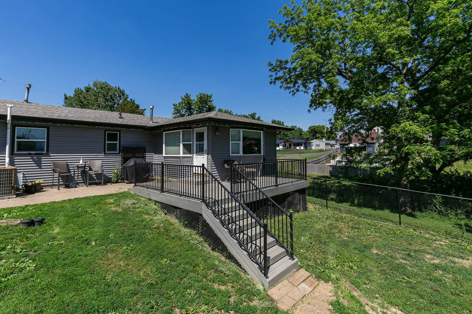 221 W Meuse Street