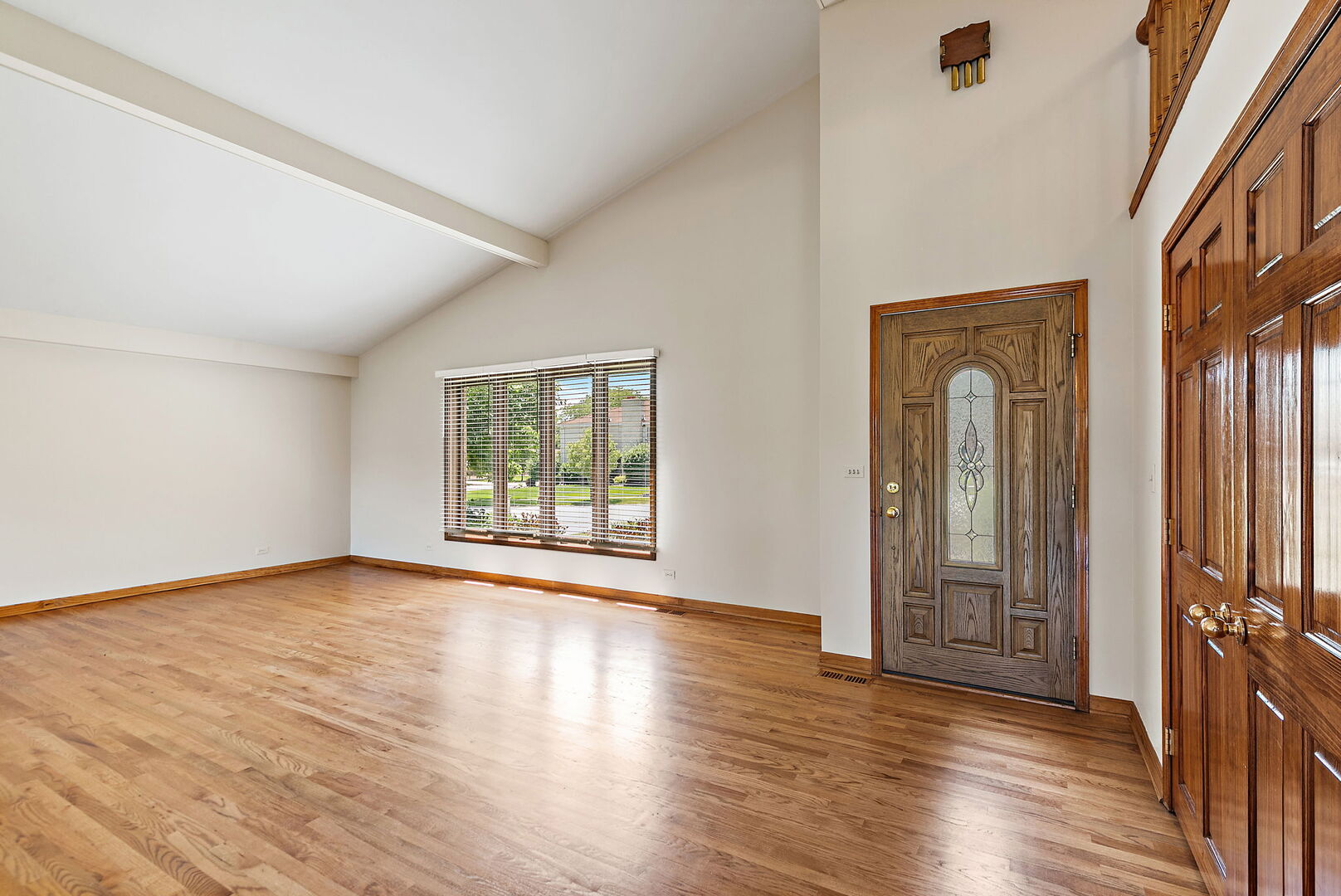 1133 N Thatcher Lane