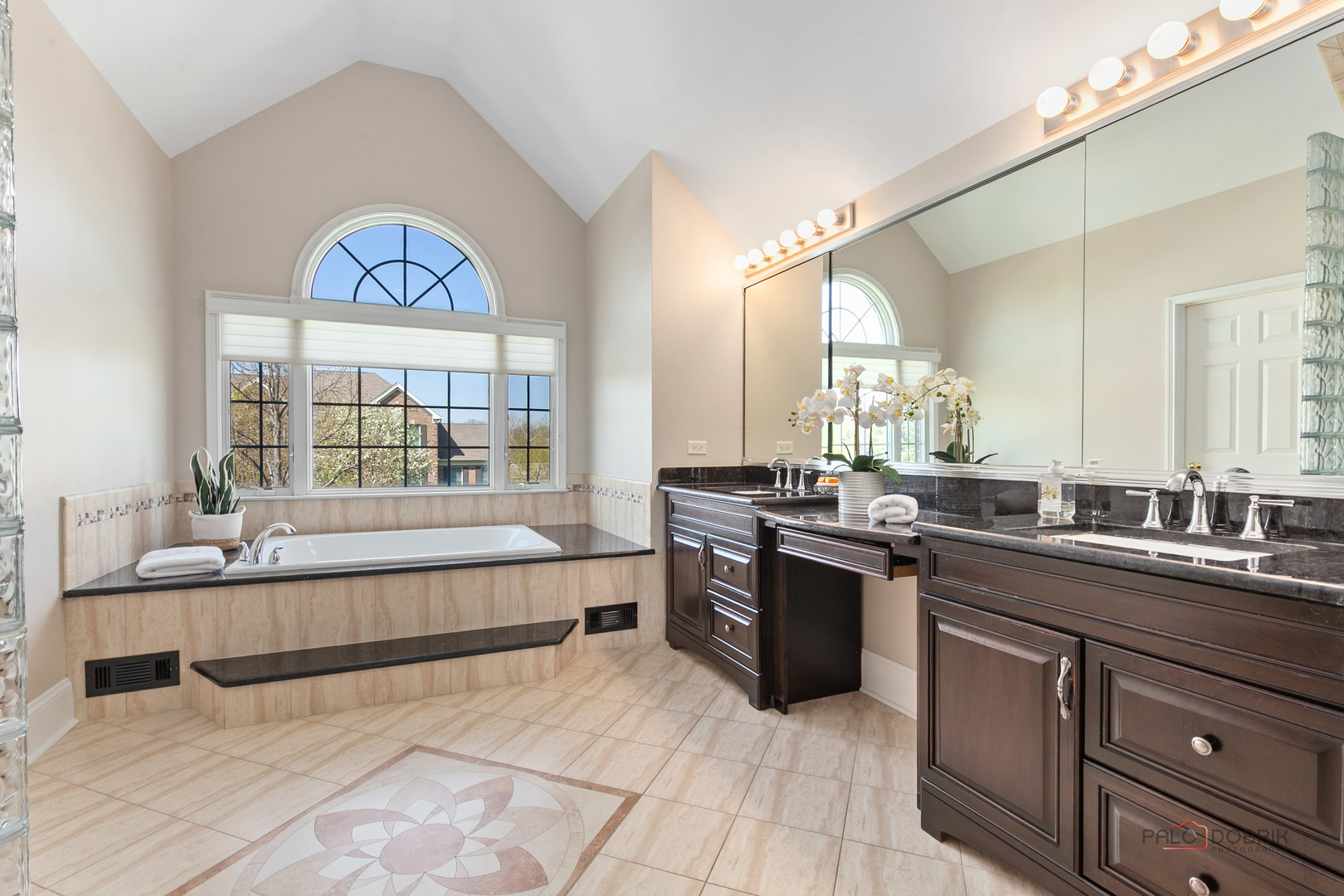 Hawthorn Woods, Illinois, 60047, United States, 5 Bedrooms Bedrooms, ,7 BathroomsBathrooms,Residential,Contingent,2051948