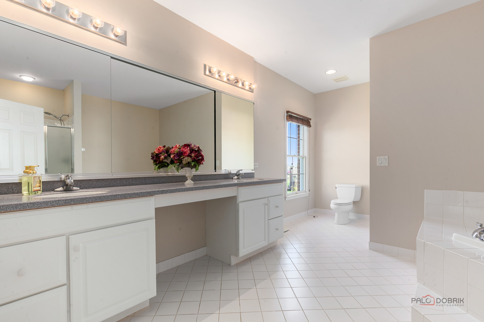 Hawthorn Woods, Illinois, 60047, United States, 5 Bedrooms Bedrooms, ,7 BathroomsBathrooms,Residential,Contingent,2051948