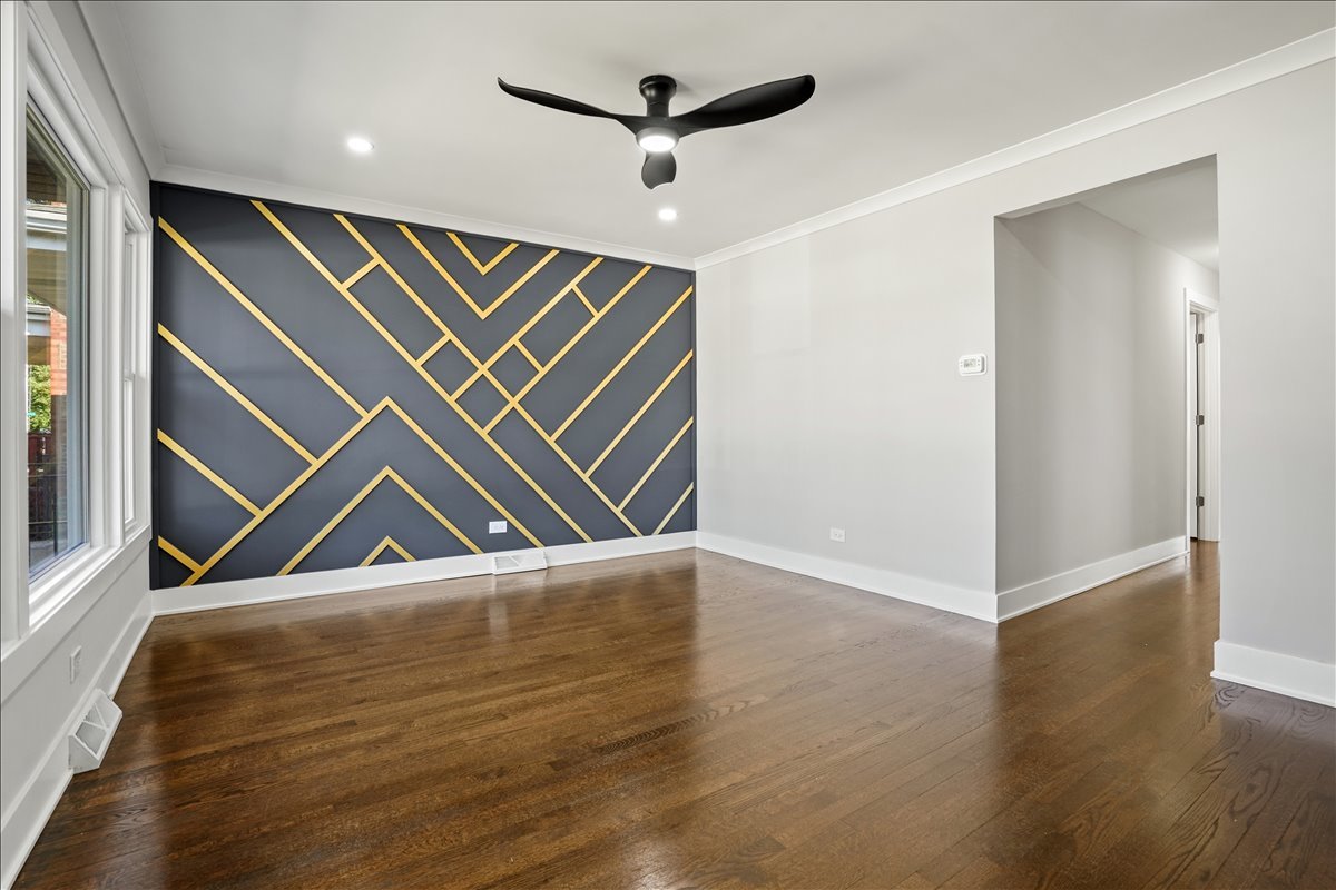 547 E 89th Place