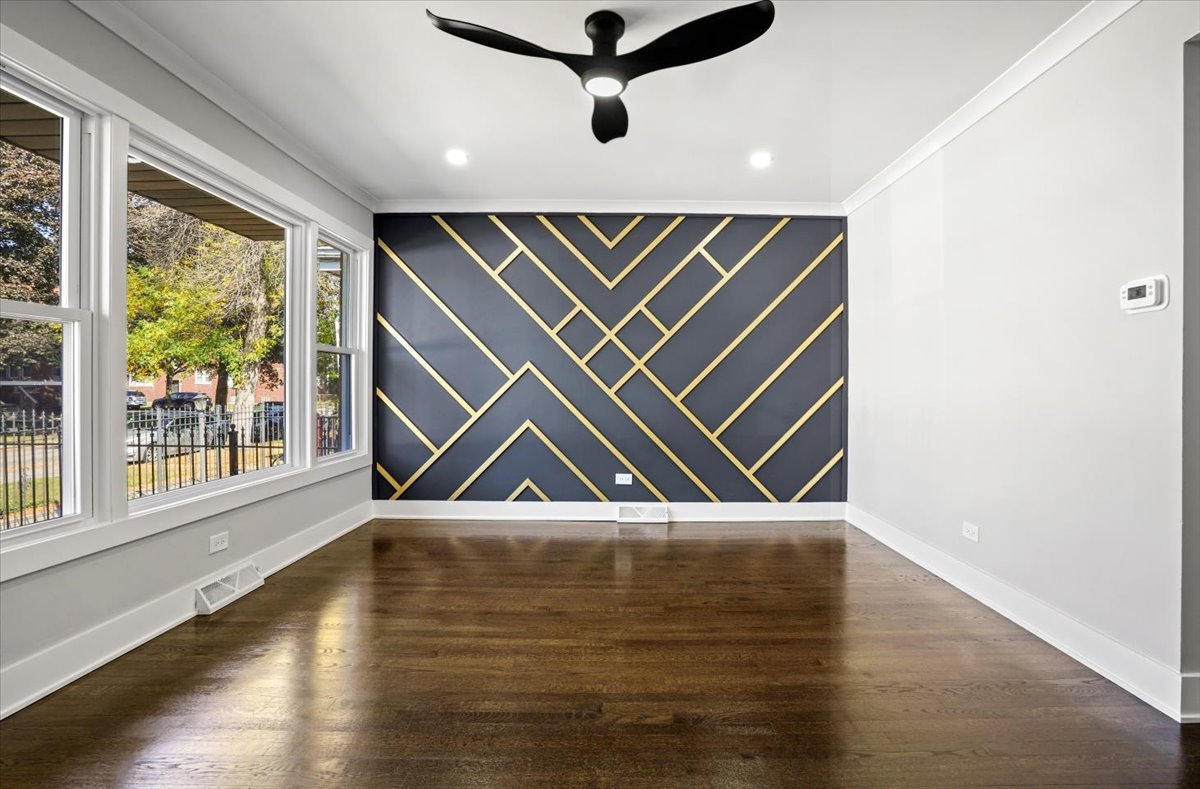 547 E 89th Place