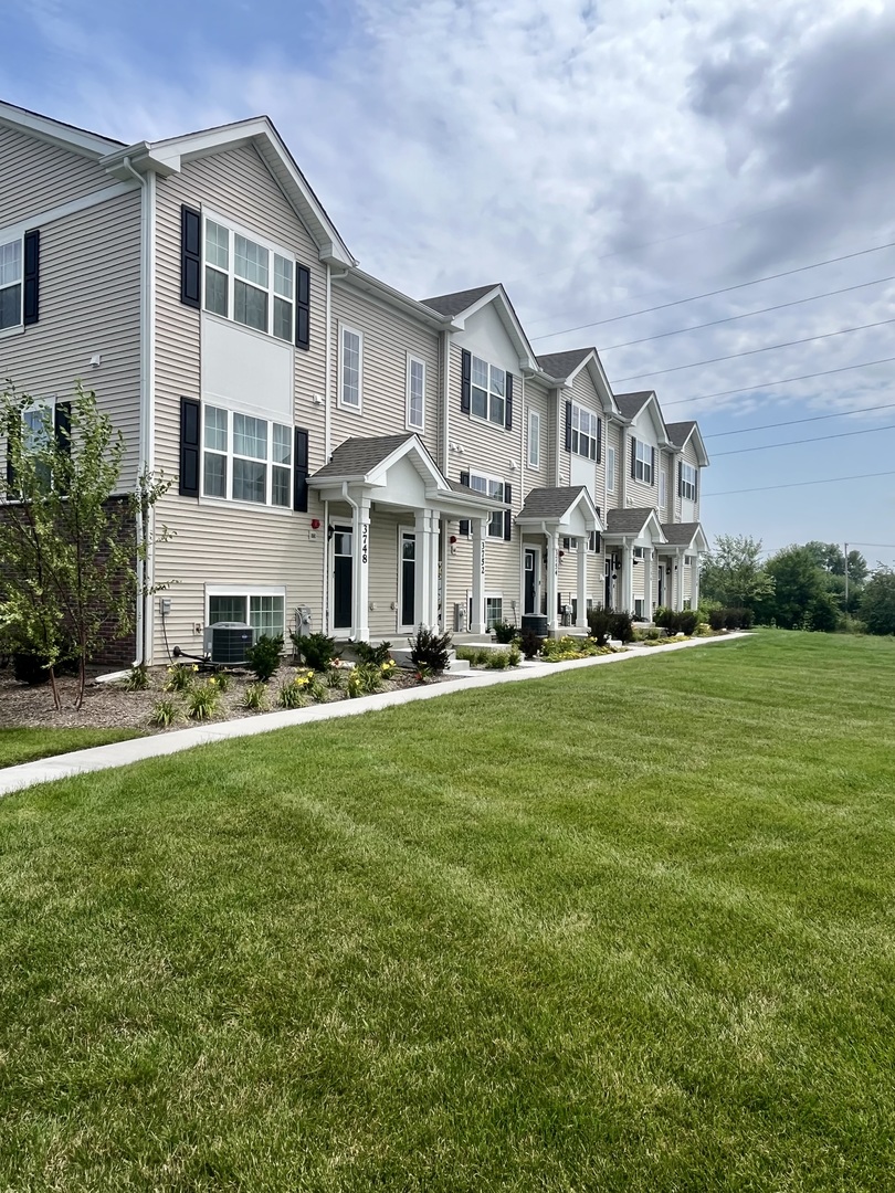 View Yorkville, IL 60560 townhome